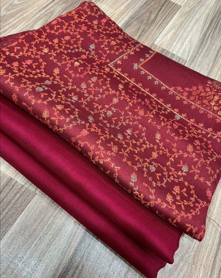 Big Taj Handmade Pure Pashmina Shawl with Plain Pashmina Suit – Luxury Winter Ensemble - Image 7