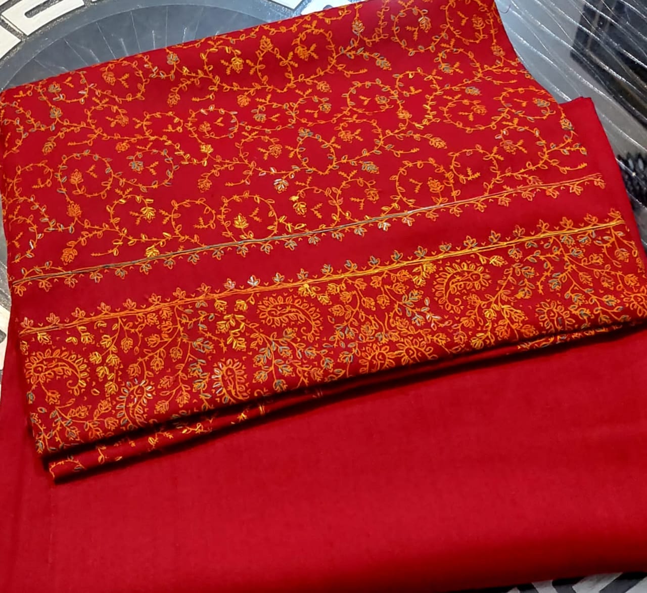 Big Taj Handmade Pure Pashmina Shawl with Plain Pashmina Suit – Luxury Winter Ensemble - Image 2